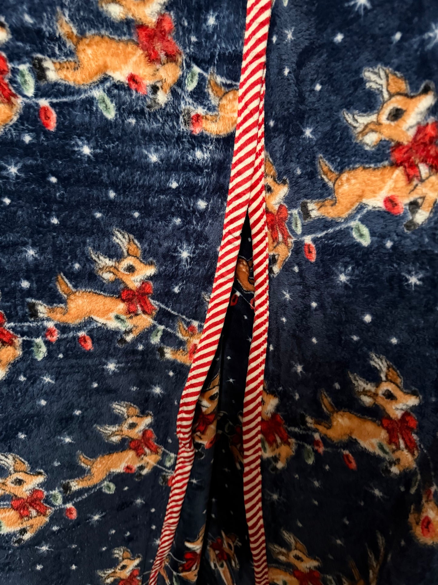 Xmas Reindeer Blanket (About 7’ by 5’)